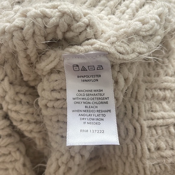 Really soft , cream knit sweater - Picture 4 of 4